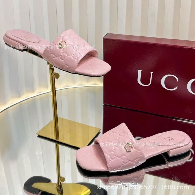 Nuevas sandalias planas en relieve con relieve off-line con letras antideslizantes zapatillas clásicas de playa para mujeres