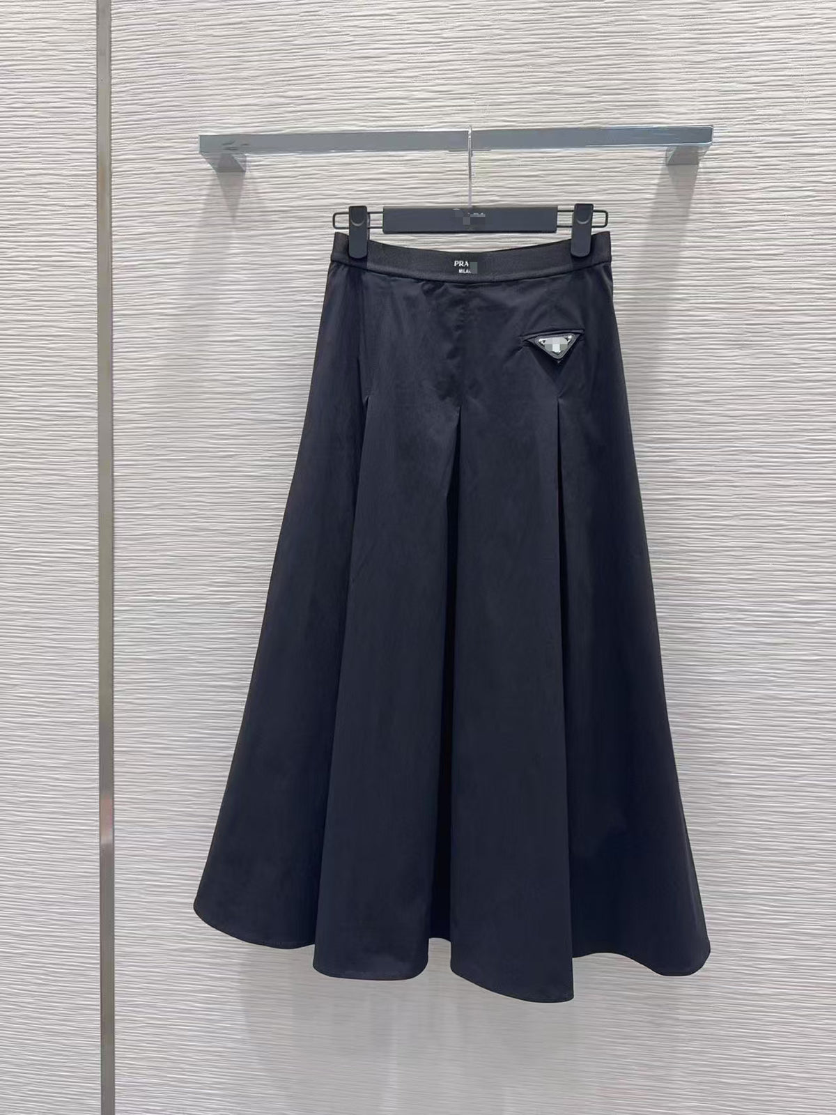 Falda Midi Tiro Alto Icono P | Verano 2026
