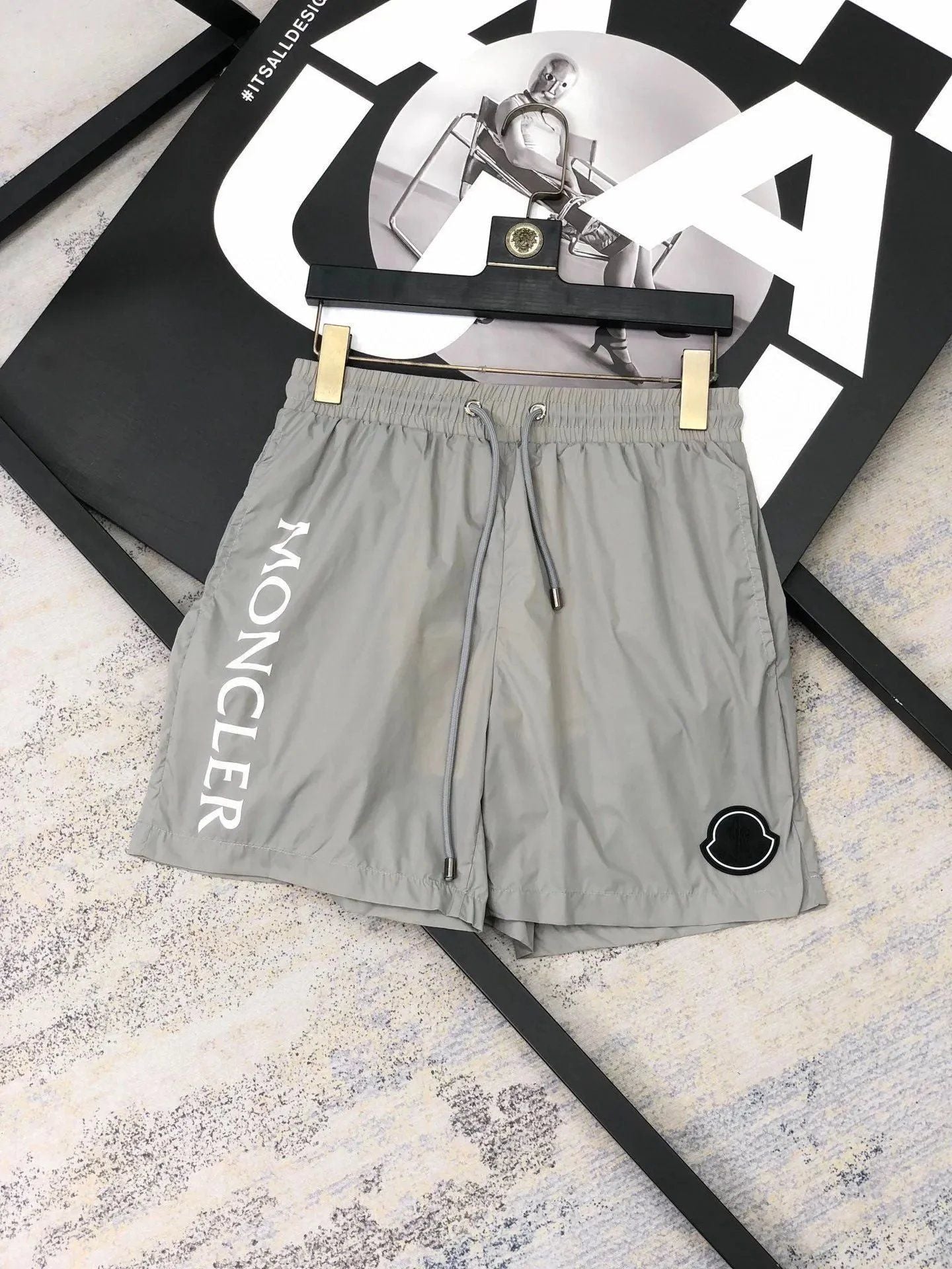 Nuevos pantalones cortos deportivos de baloncesto para verano 2025, pantalones casuales de cinco puntos para hombres, pantalones de playa fitness