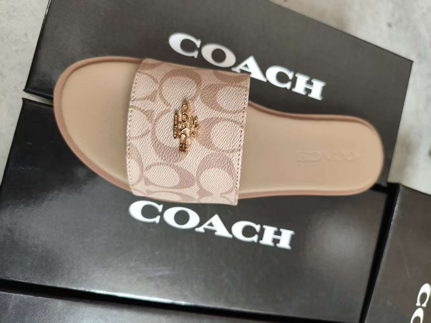 Verano 2026 Nueva Moda Abrigo Zapatillas Zapatillas Planas Zapatillas de playa Cómodas Ligeras y Abiertas Zapatillas de Noche Ligeras y Apertura De Verano 2026
