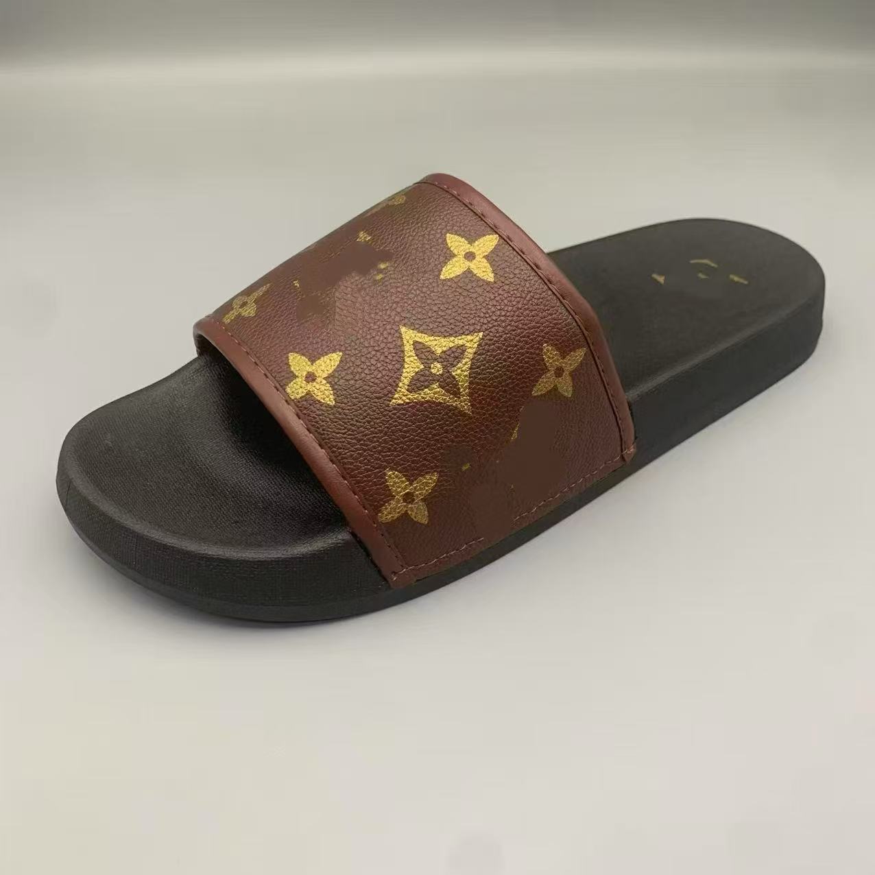 Zapatos de lujo ligeros de lujo de estilo americano de comercio exterior transfronterizo, zapatillas de hombre muy vendidas, zapatillas versátiles para pareja de hombre, ropa exterior de mujer, alto valor estético