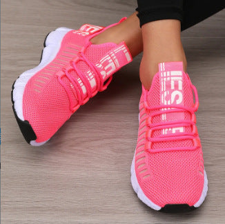 Ventas directas de fábrica, verano, zapatillas de exterior nuevas, zapatillas casuales con recortes, recortes, zapatos de malla de verano, transpirables, a la moda y versátiles
