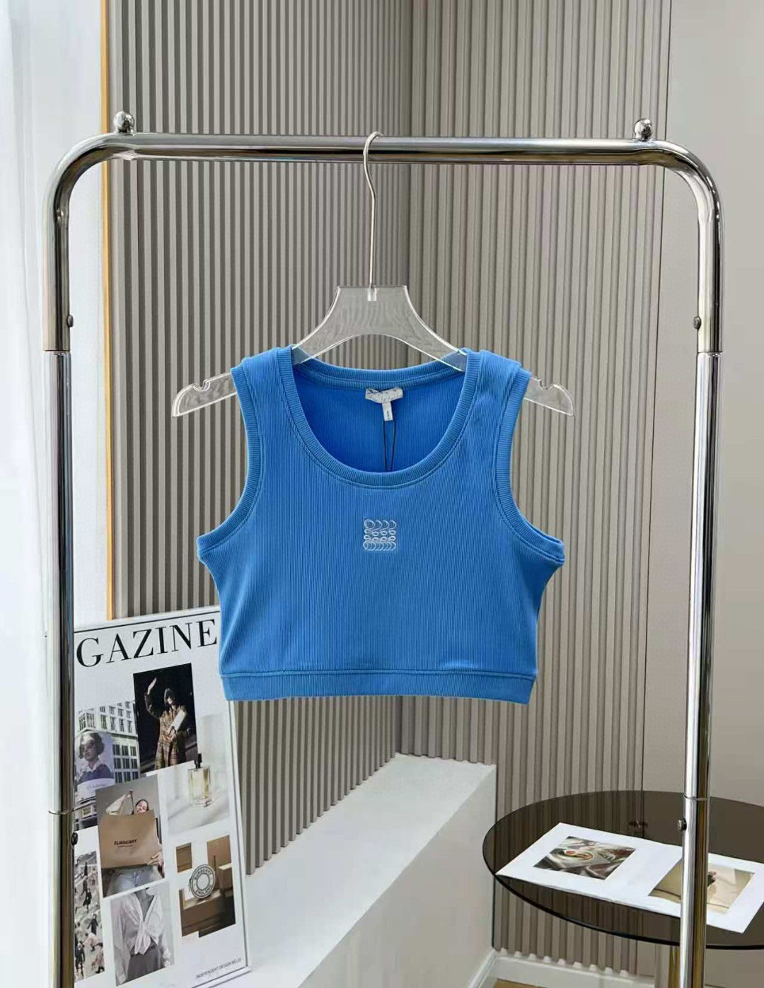 T-shirt court pour femme LO | Côtelé avec broderie