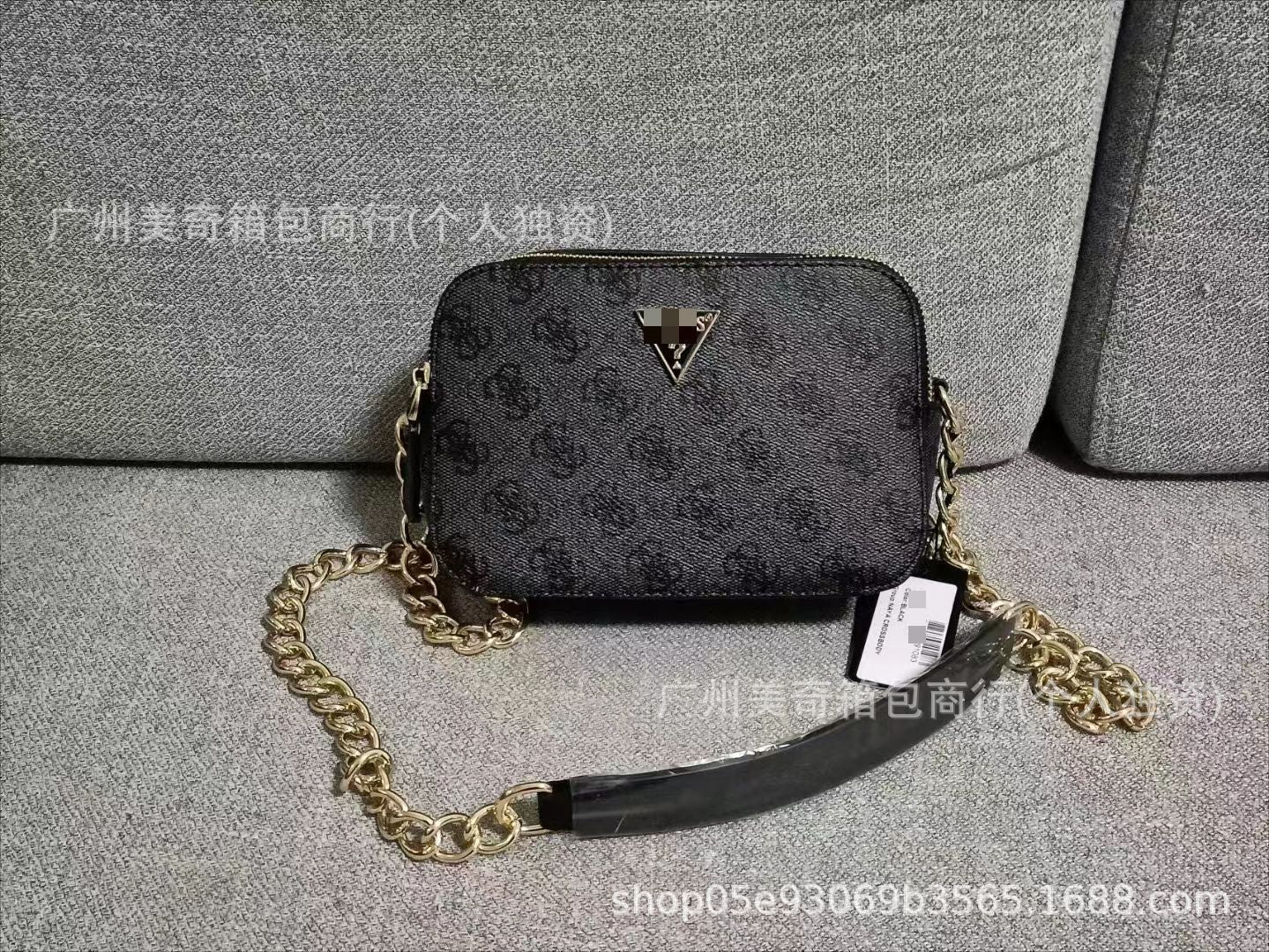 Bolso Bandolera Triángulo Logo Cadena Mujer | Premium