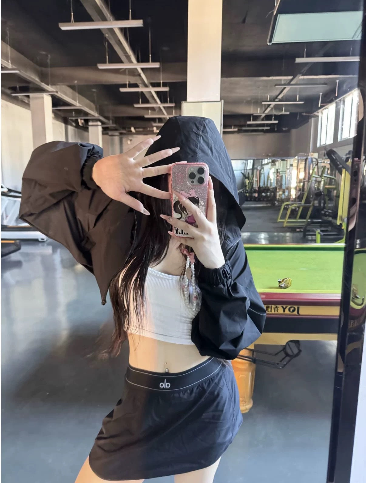 En stock falda de tenis de secado rápido para deportes de alo yoga, falda corta transpirable transpirable de 26 veranos para mujeres