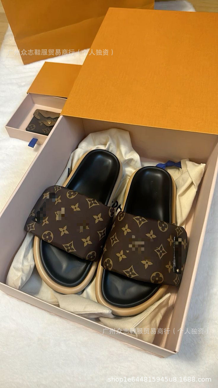 Comercio exterior Satén de Burro 2025 Verano Velcro Zapatillas de mujer Pastel mate para parejas Antideslizante Lote plano y de suela gruesa resistente al desgaste