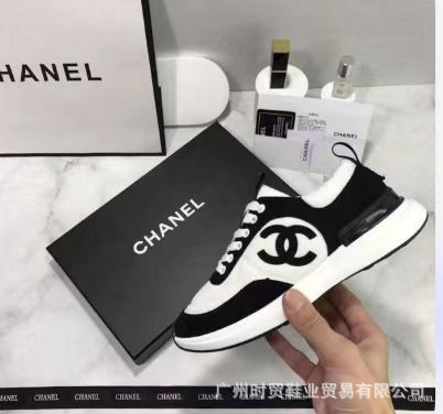 Zapatillas de suela gruesa con pequeñas fragancias, zapatillas de papá, zapatillas casuales de cuero suave para mujer, zapatillas de correr nuevas para mujer 2023