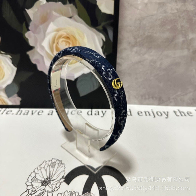 Diadema con letra Gujia, horquilla ligera de lujo, tocado de celebridad de internet socialité, accesorio de pelo vintage ligero y de lujo y de moda, diadema elegante y versátil