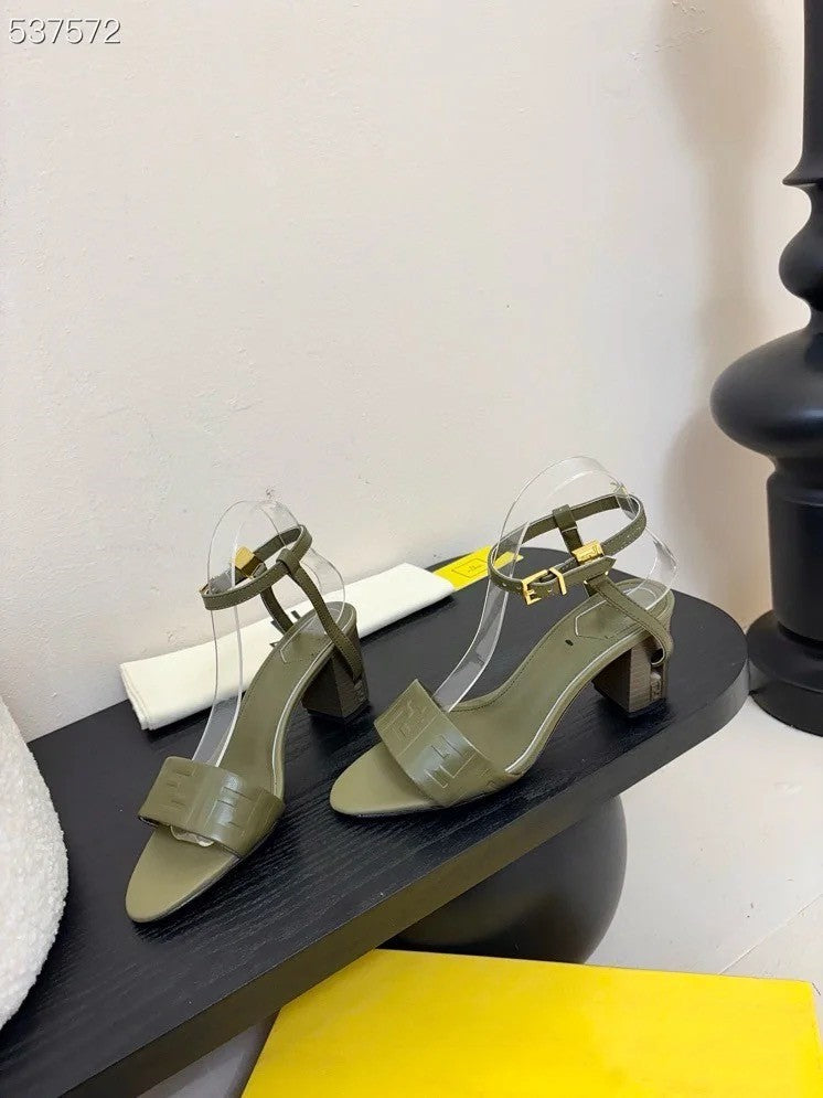 Nuevo tacón metálico ahuego, correa recta con letras en Europa y Estados Unidos, sandalias de talla grande de exportación de punta redonda y punta abierta para mujer