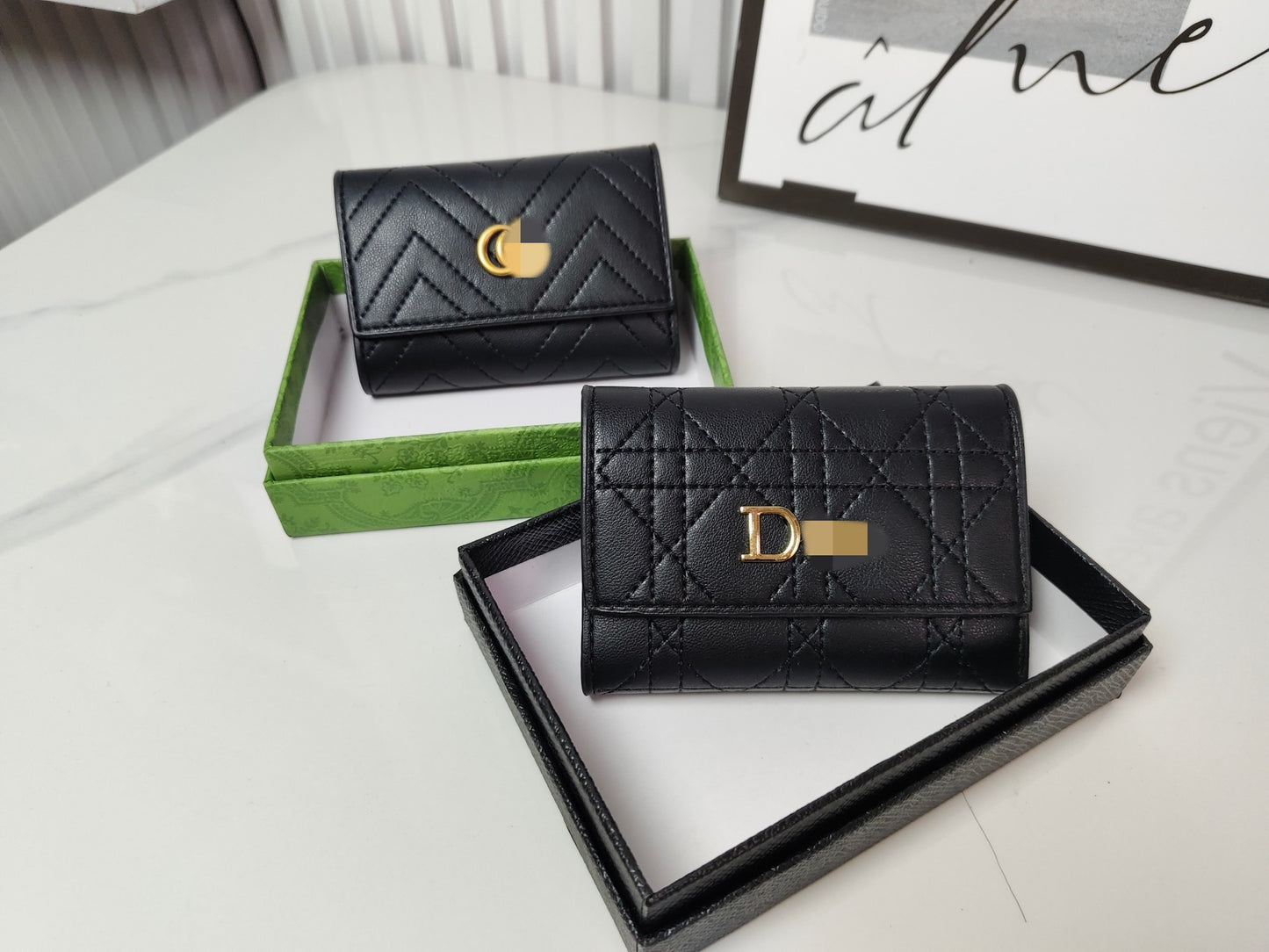 Pequeña fragancia con hilo de bordado, cartera de rejilla de diamantes, bolso de cartón plegable de trío y versatilidad de forma corta y multicard, bolso de cartas de varias tarjetas caviar
