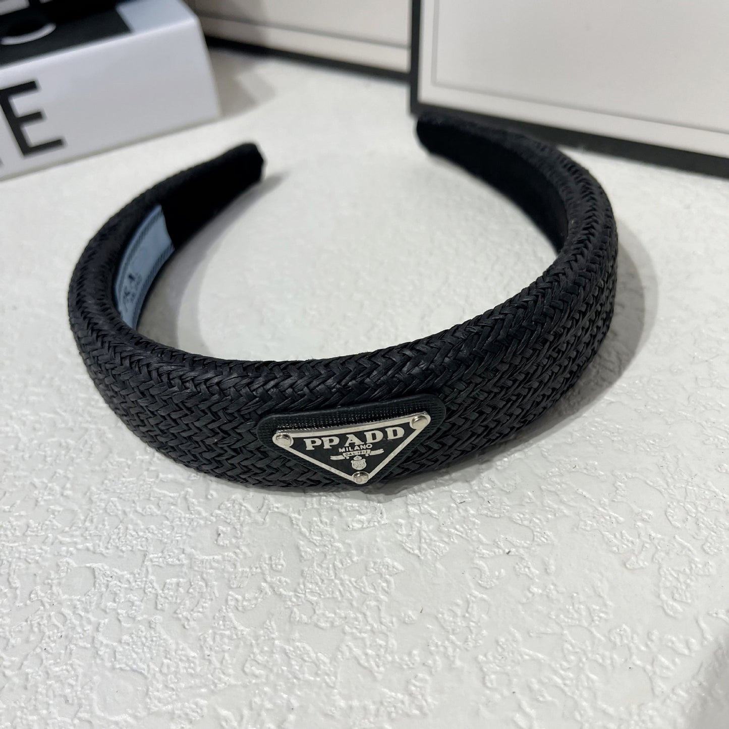 Nueva banda de pelo de paja tejida con borde ancho, broche sencilla de verano para lavar la cara, triángulo invertido, P para el hogar, moda para el hogar, corona alta, corona para el pelo