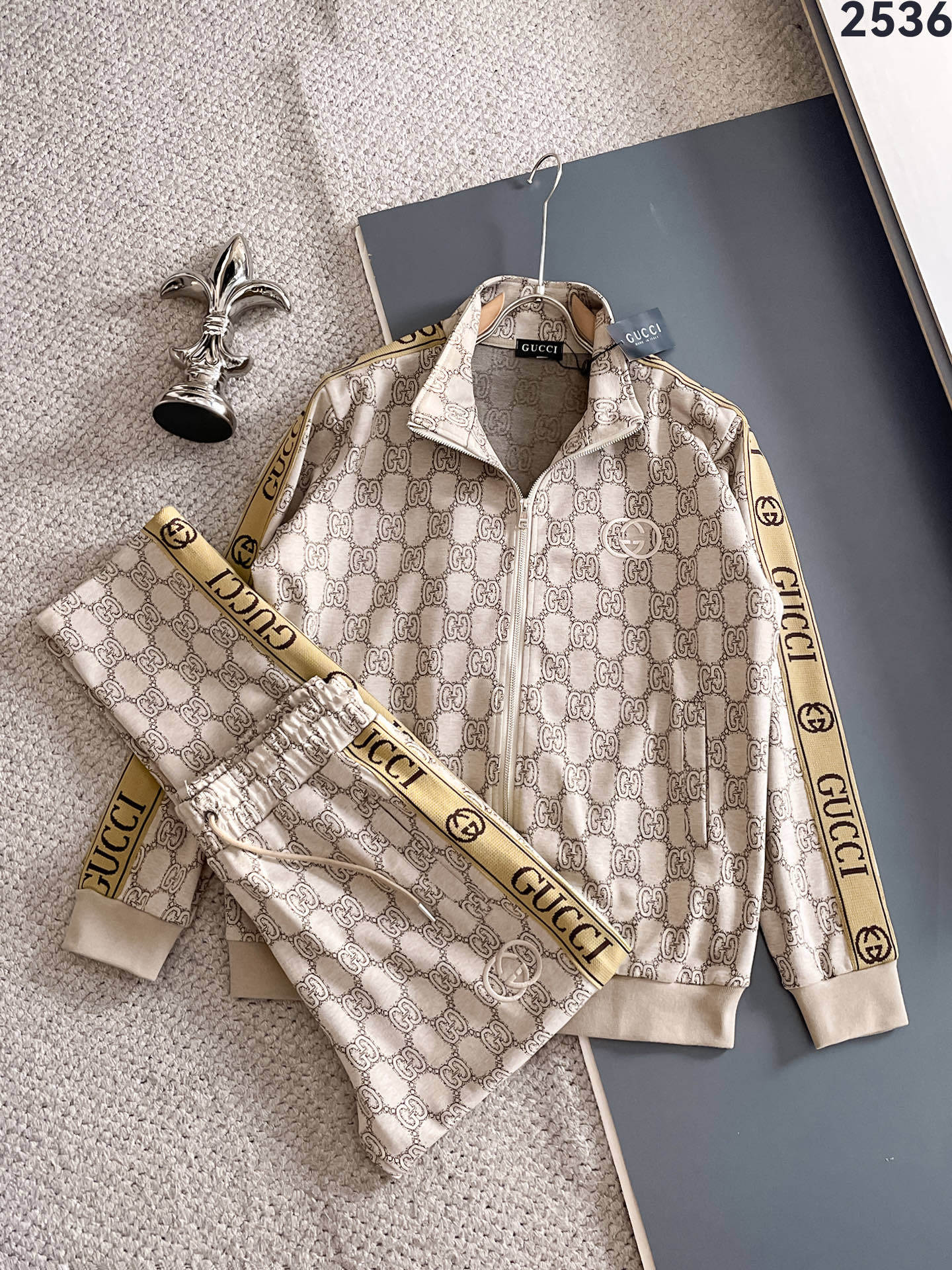 La versión correcta del SS25 transfronterizo debuta en otoño e invierno: nueva chaqueta de traje, cremallera, lujoso y sitios de moda para hombres europeos y americanos