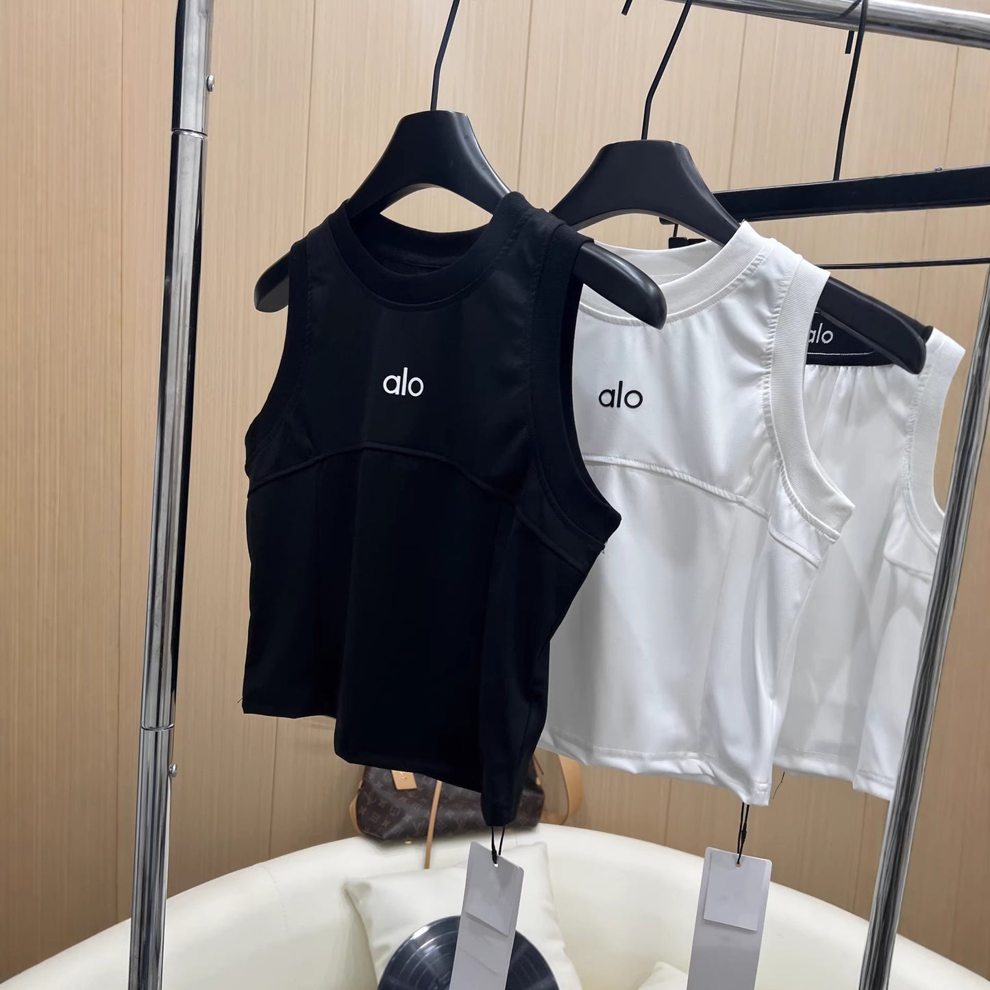 2026 Nuevo set deportivo de secado rápido falda antiexposición para tenis Chaleco de yoga de bádminton I-Letter Camiseta de manga corta para mujer