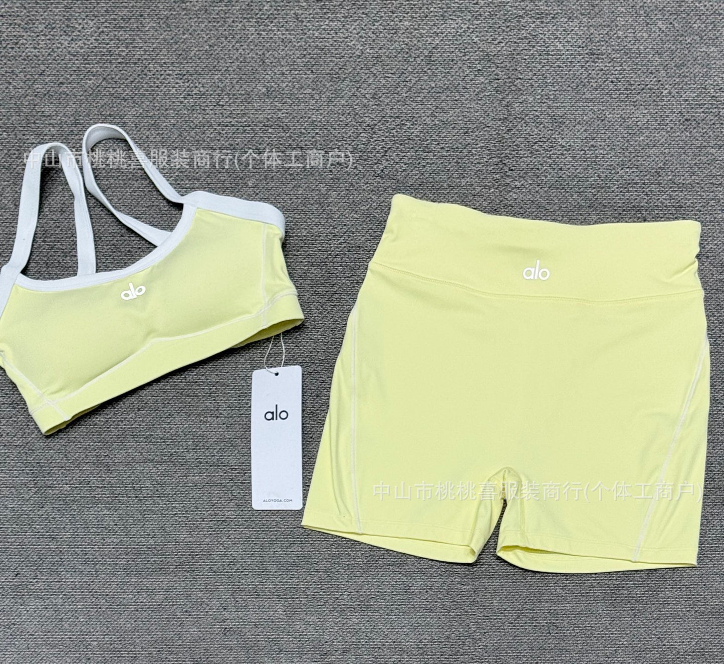 En stock, conjunto de yoga nude sensation de alta elasticidad, sujetador con tirante fino, pantalones cortos de fitness para levantar caderas, conjunto deportivo al aire libre para mujer