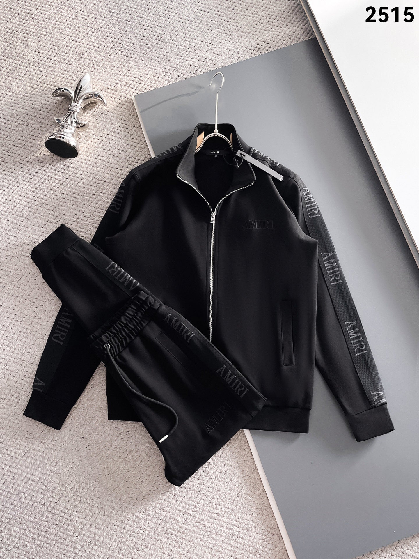 La versión correcta del SS25 transfronterizo debuta en otoño e invierno: nueva chaqueta de traje, cremallera, lujoso y sitios de moda para hombres europeos y americanos