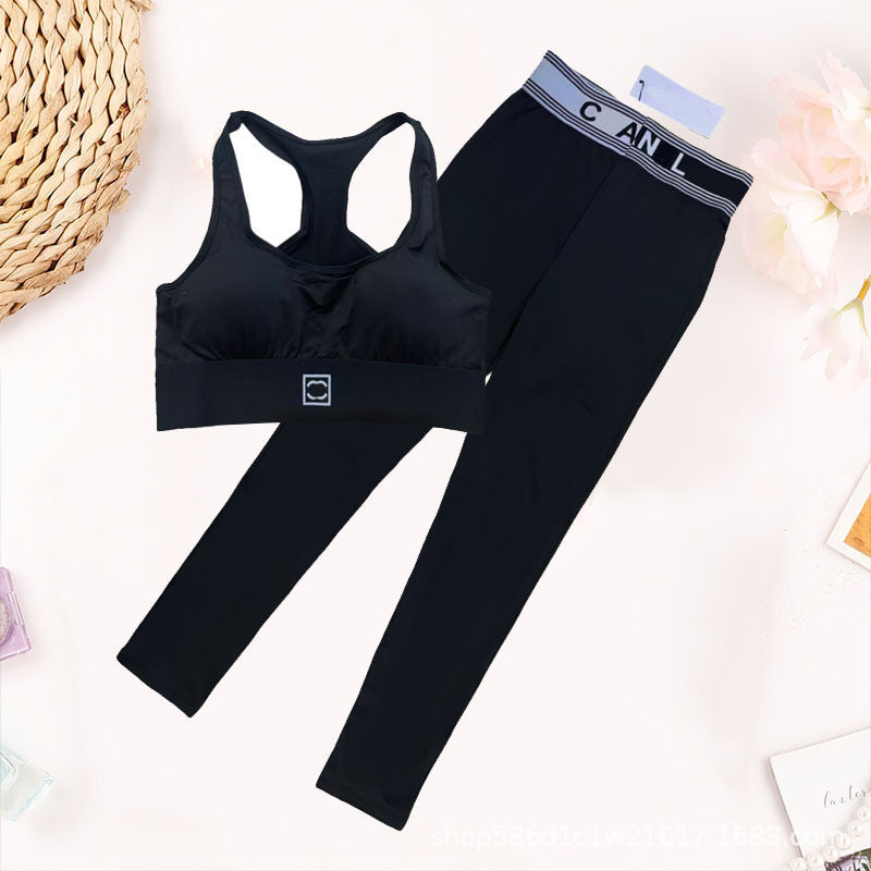 Ropa de yoga femenina europea y estadounidense, chaqueta deportiva, conjunto de yoga, pantalones de yoga de tiro alto de mujer fitness casual de alta gama