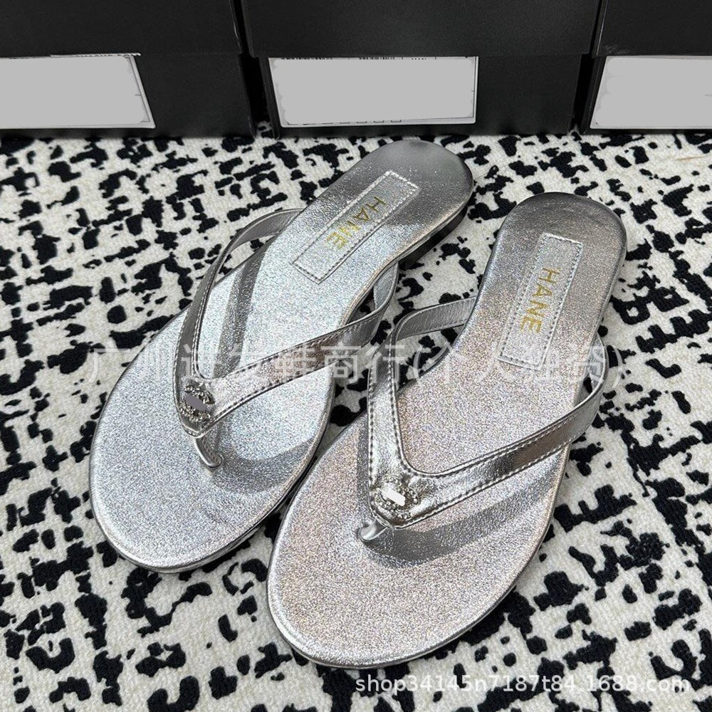 En stock, nuevas chanclas planas de terciopelo de pedrería de Chanchan Grandma 2026, sandalias versátiles de perla de moda