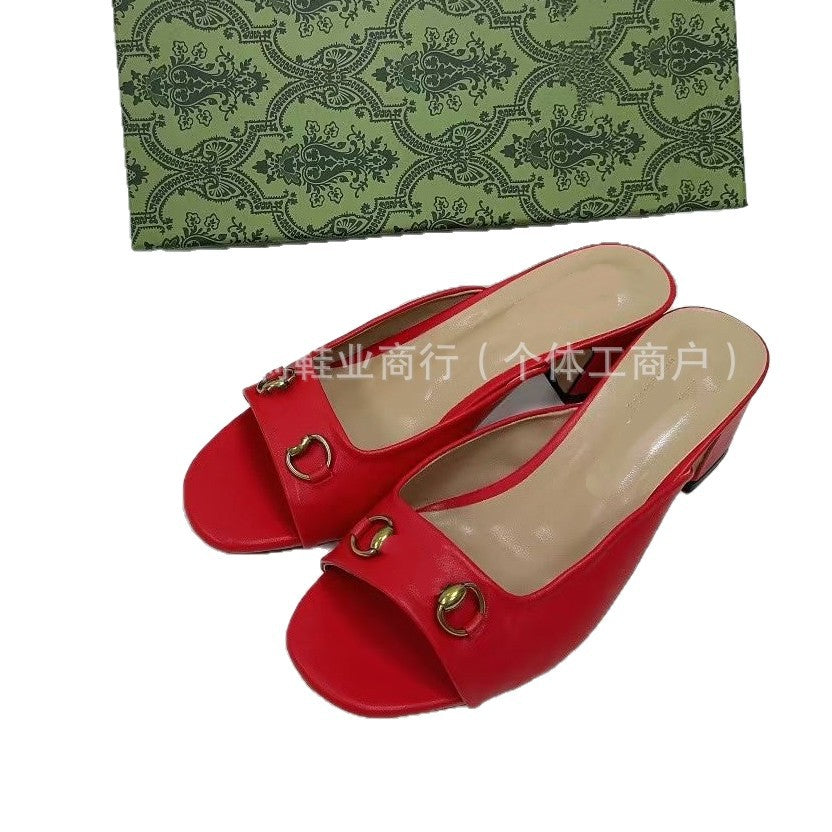 Sandalias de tacón grueso G Family para mujer 2025 Nuevo tacón cuadrado, botón metálico de broca, zapatillas de medio soporte y elegantes zapatillas de tacón alto