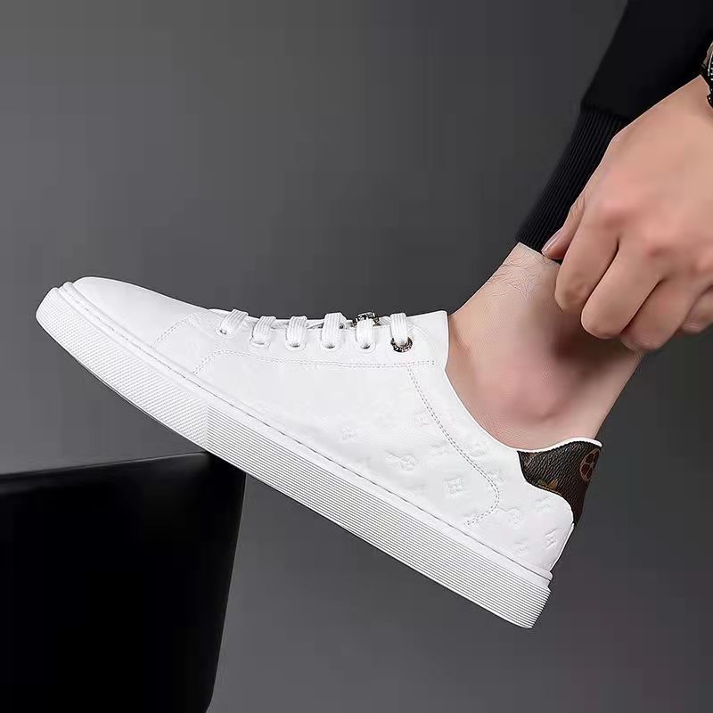 Zapatillas de hombre, zapatillas blancas de cuero, zapatillas transpirables de verano para hombre, pedales de un pie, zapatillas versátiles de plataforma, suelas planas y modelos nuevos y duraderos