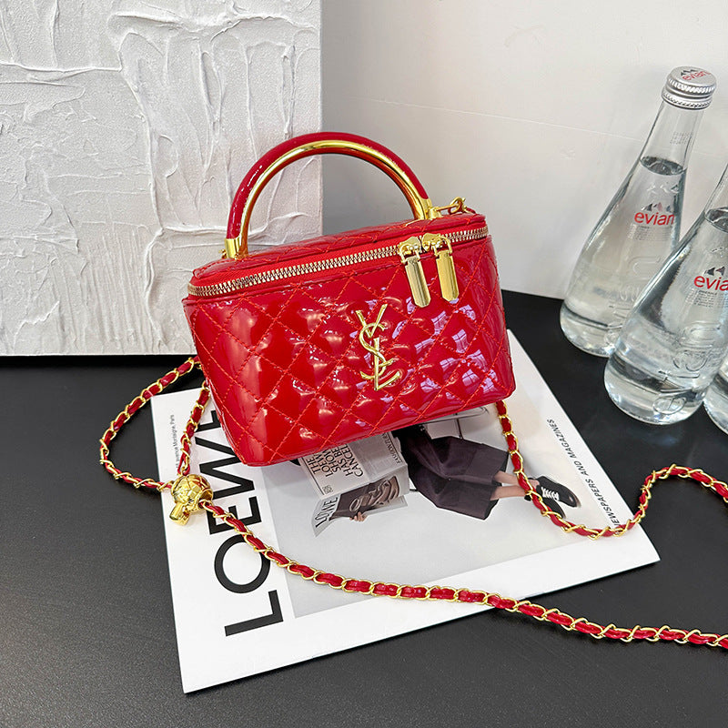 Bolso de mujer de mujer con letras de charol y perlas, caja de un solo hombro bordada con diamantes, bolso pequeño cuadrado, bolso de maquillaje con cadena cruzada