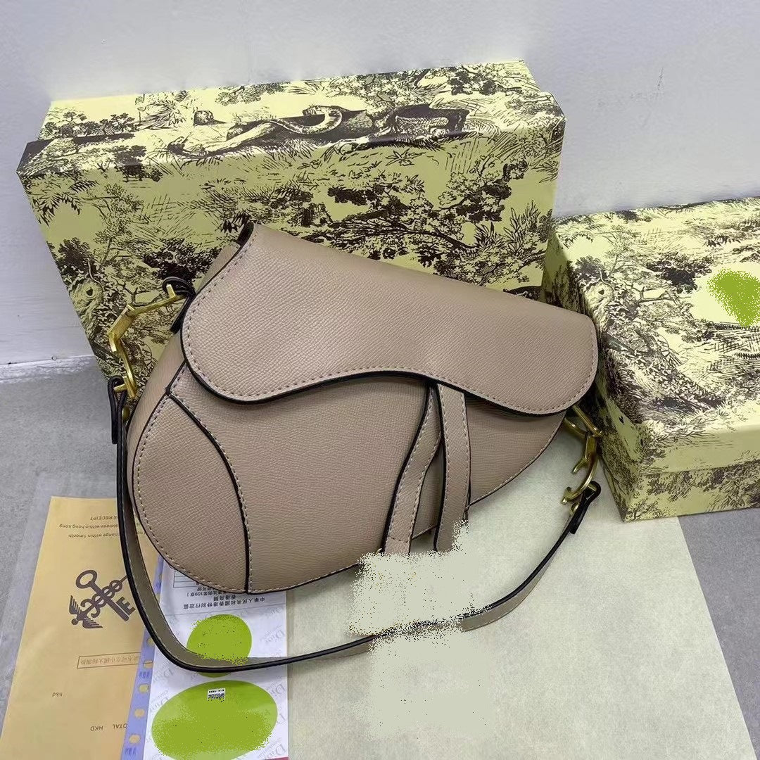 Damen Saddle Bag aus Bast | Modische Reise-Umhängetasche | Mit Box