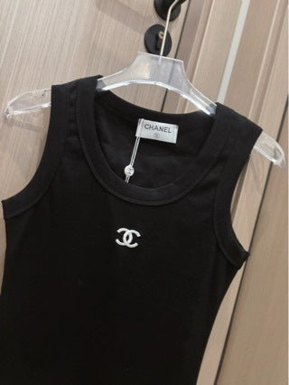 Nuevo chaleco bordado CE, calidad alta de alta gama 24SS Summer Arrival, ¡pieles gigantes y para delgazar! Jubai combina con el chaleco de desplazamiento