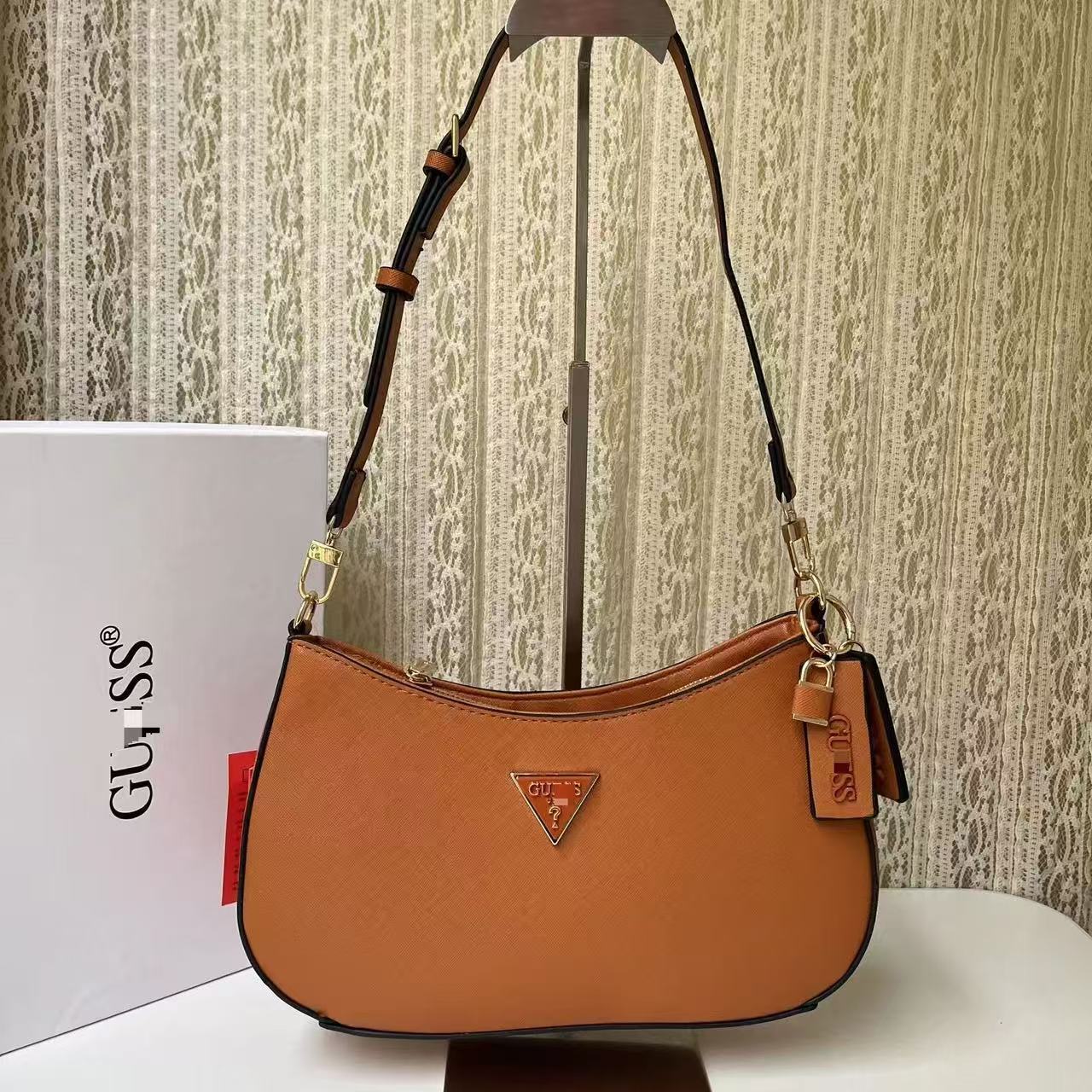 GS Adivina el nuevo bolso europeo y americano sencillo de un solo hombro con viento cruzado y de forma de brazo cruzado, bolso de bolita de color sólido bolso de luna creciente