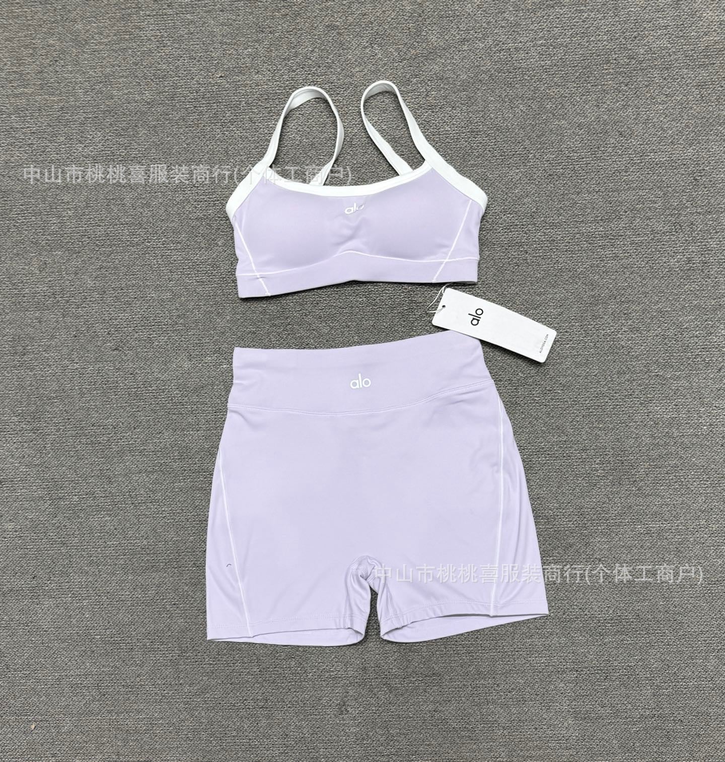 En stock, conjunto de yoga nude sensation de alta elasticidad, sujetador con tirante fino, pantalones cortos de fitness para levantar caderas, conjunto deportivo al aire libre para mujer