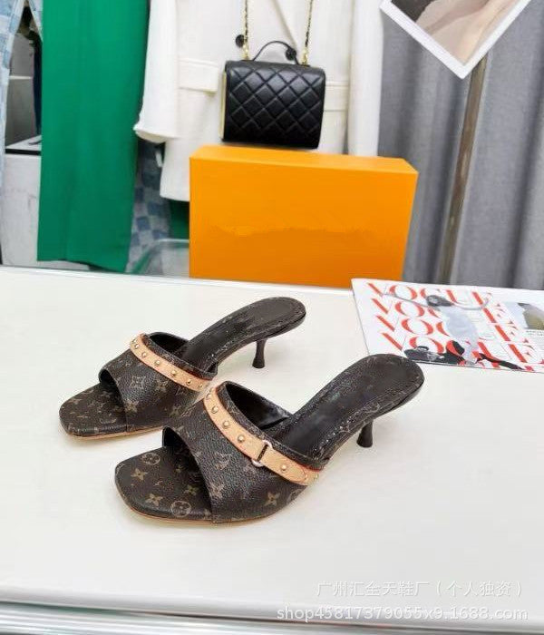 Zapatillas de tacón alto de moda europea y americana, nuevas sandalias vaqueras bordadas con bordado súper populares 2025, tacón de aguja, elegante tendencia transfronteriza