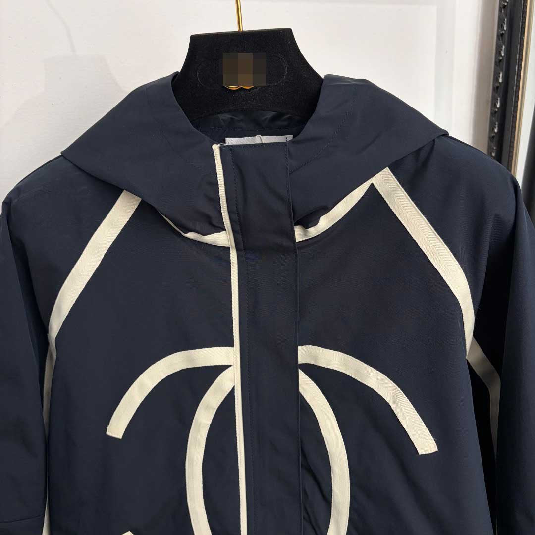 Cappotto in nylon CH | Cappuccio e taglio aderente