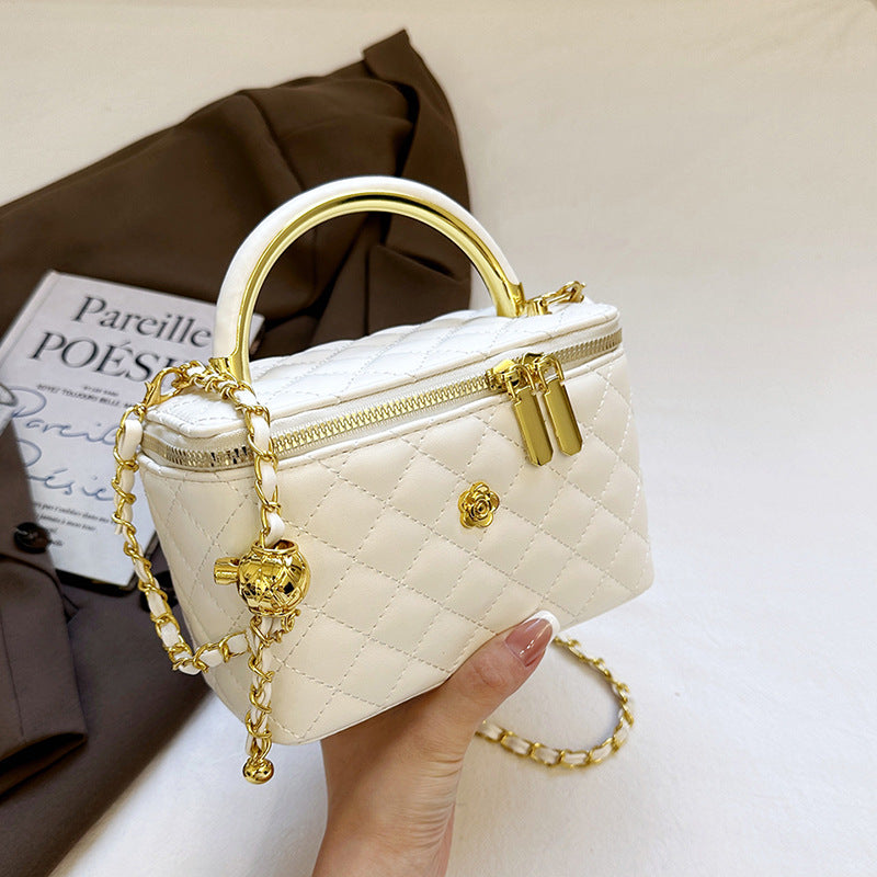 Bolso de mujer de mujer con letras de charol y perlas, caja de un solo hombro bordada con diamantes, bolso pequeño cuadrado, bolso de maquillaje con cadena cruzada