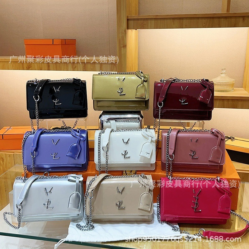 Bolsos premium de mujer 2025 nuevo estilo, la moda de este año con cadena francesa con un solo hombro, bolso bandolera famoso en internet, bolso pequeño cuadrado