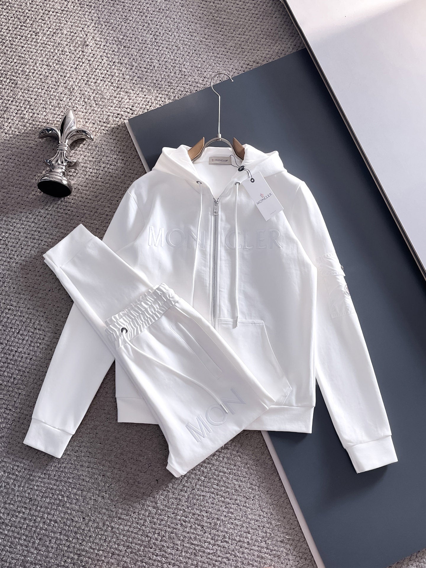 La versión correcta del SS25 transfronterizo debuta en otoño e invierno: nueva chaqueta de traje, cremallera, lujoso y sitios de moda para hombres europeos y americanos