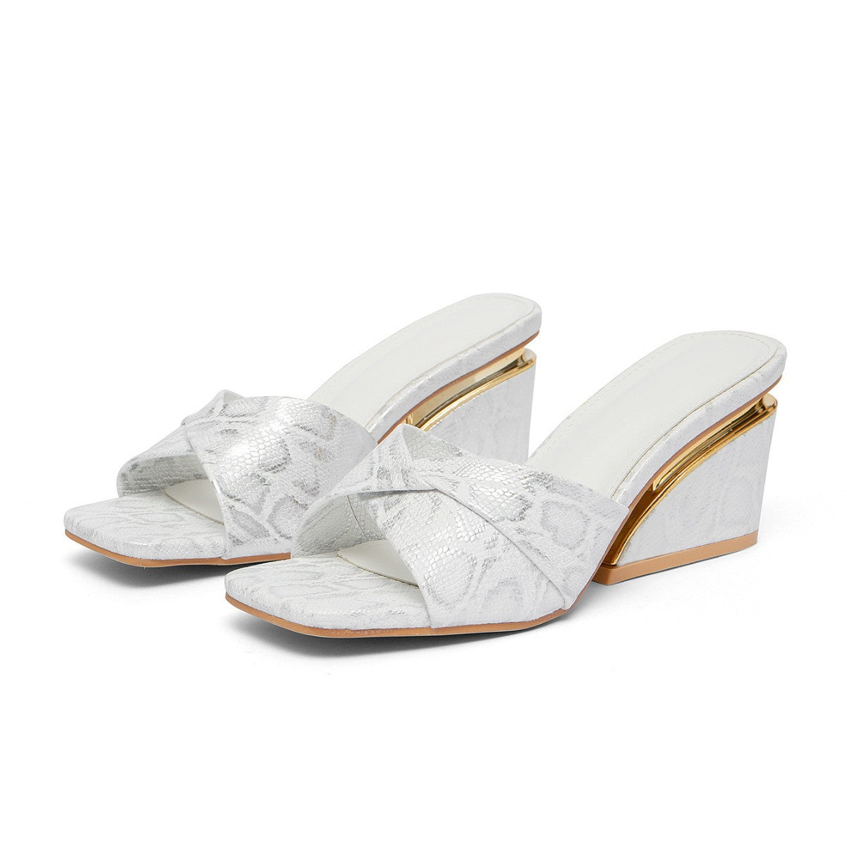 Sandalias de tacón alto de mujer en Huidong, nuevo tacón de cuña para verano 2026, zapatos casuales versátiles de moda y punta cuadrada