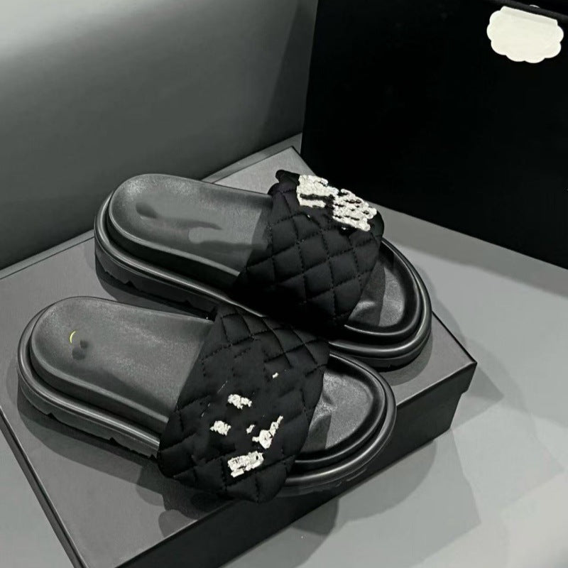 Zapatillas acolchadas con botones de diamante para mujer, sandalias casuales de manga cruzada de punta redonda primavera/verano de suela gruesa, versátiles antideslizantes y cómodas para los pies