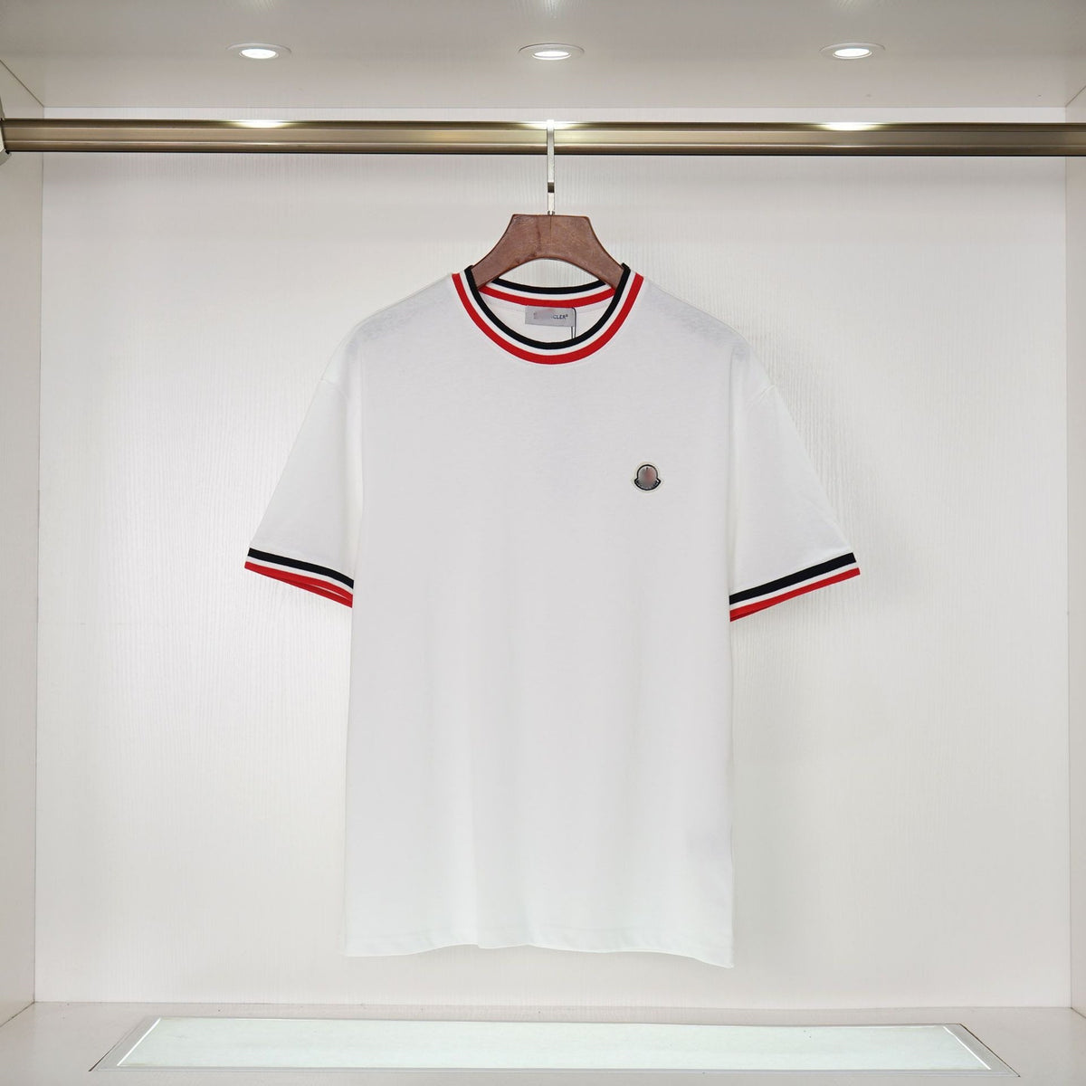 Camiseta Bordada Hombre MON | Cuello Redondo