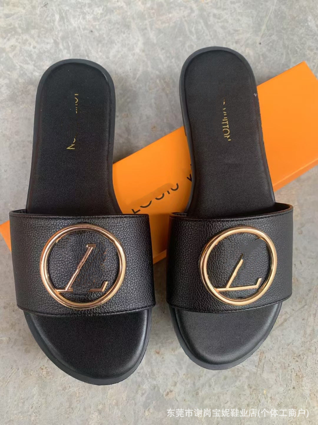 Sandalias nuevas de herraje de la familia V, zapatillas de moda afroeuropeas y americanas de verano para ropa exterior femenina