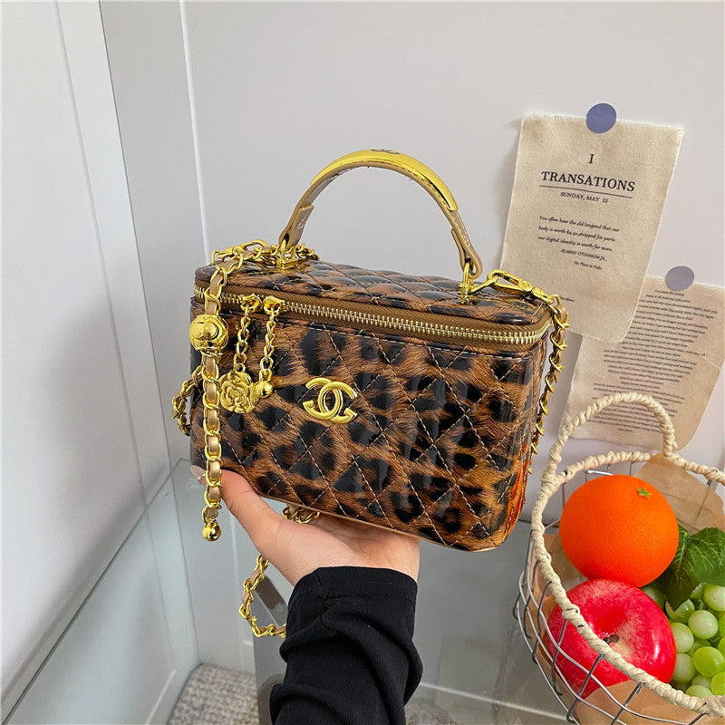 Bestsellers de comercio exterior: bolso pequeño cuadrado con estampado de leopardo, bolso cruzado de un solo hombro estilo estilo Chanel brillante, bolso caja con cadenas bordados con diamantes