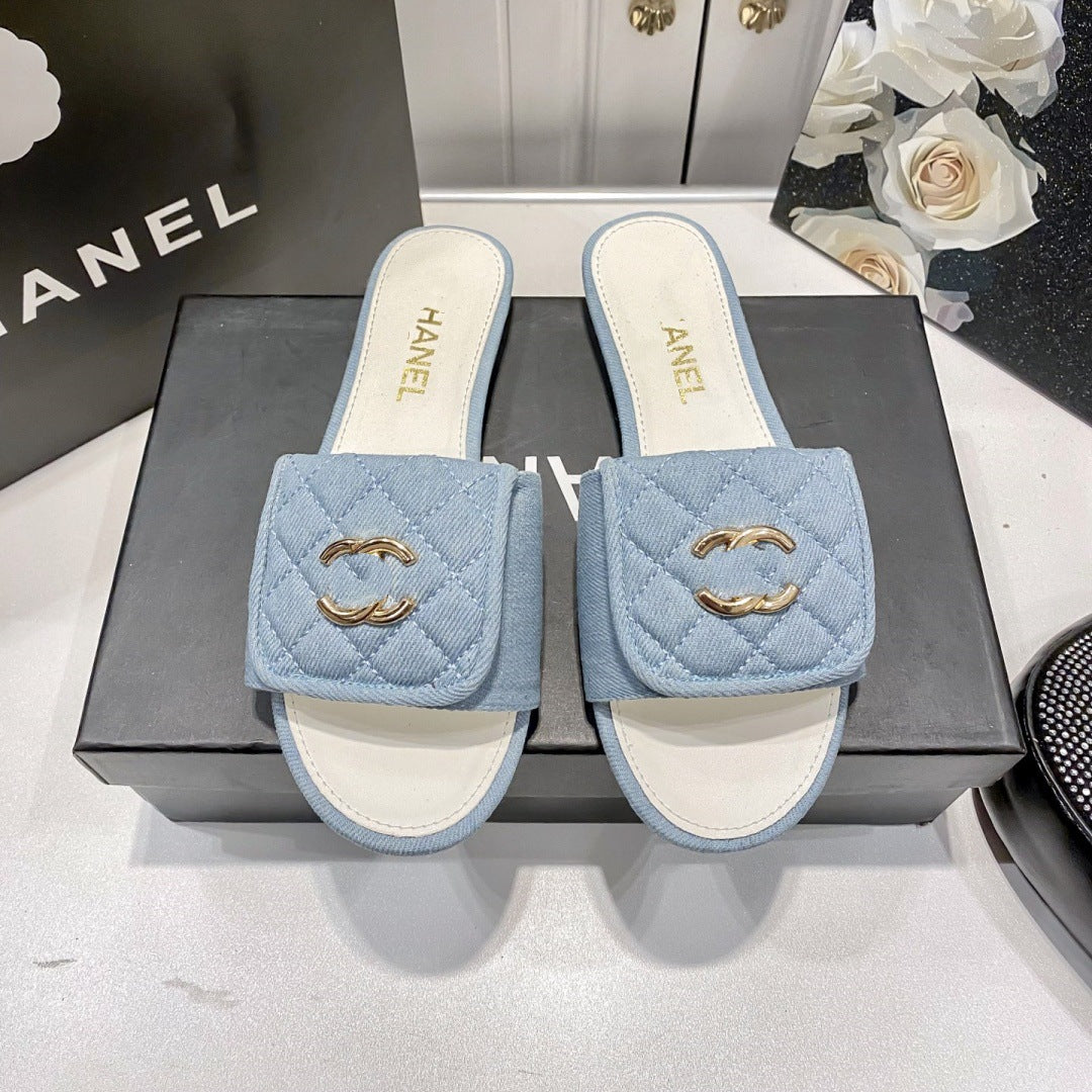 25. Nuevas zapatillas planas de hebilla metálica de la mochila escolar Xiaoxiang Feng Lingge para que las mujeres lleven sandalias de playa informales en verano