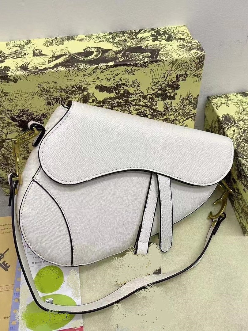 Damen Saddle Bag aus Bast | Modische Reise-Umhängetasche | Mit Box