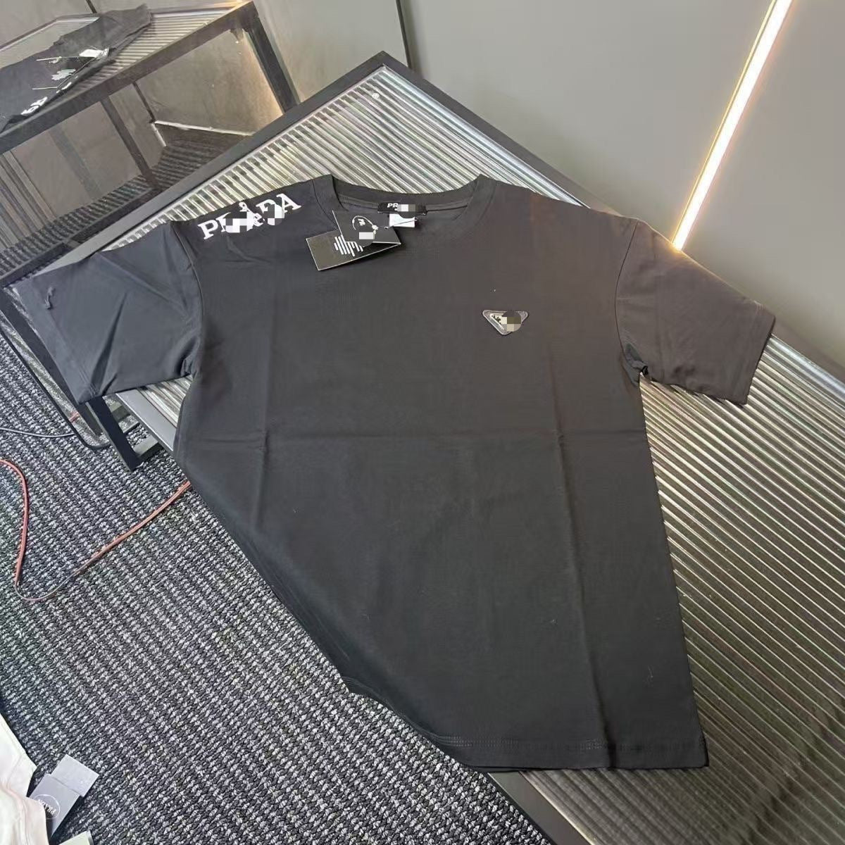 Camiseta PRA | Unisex Placa Metálica | Manga Corta