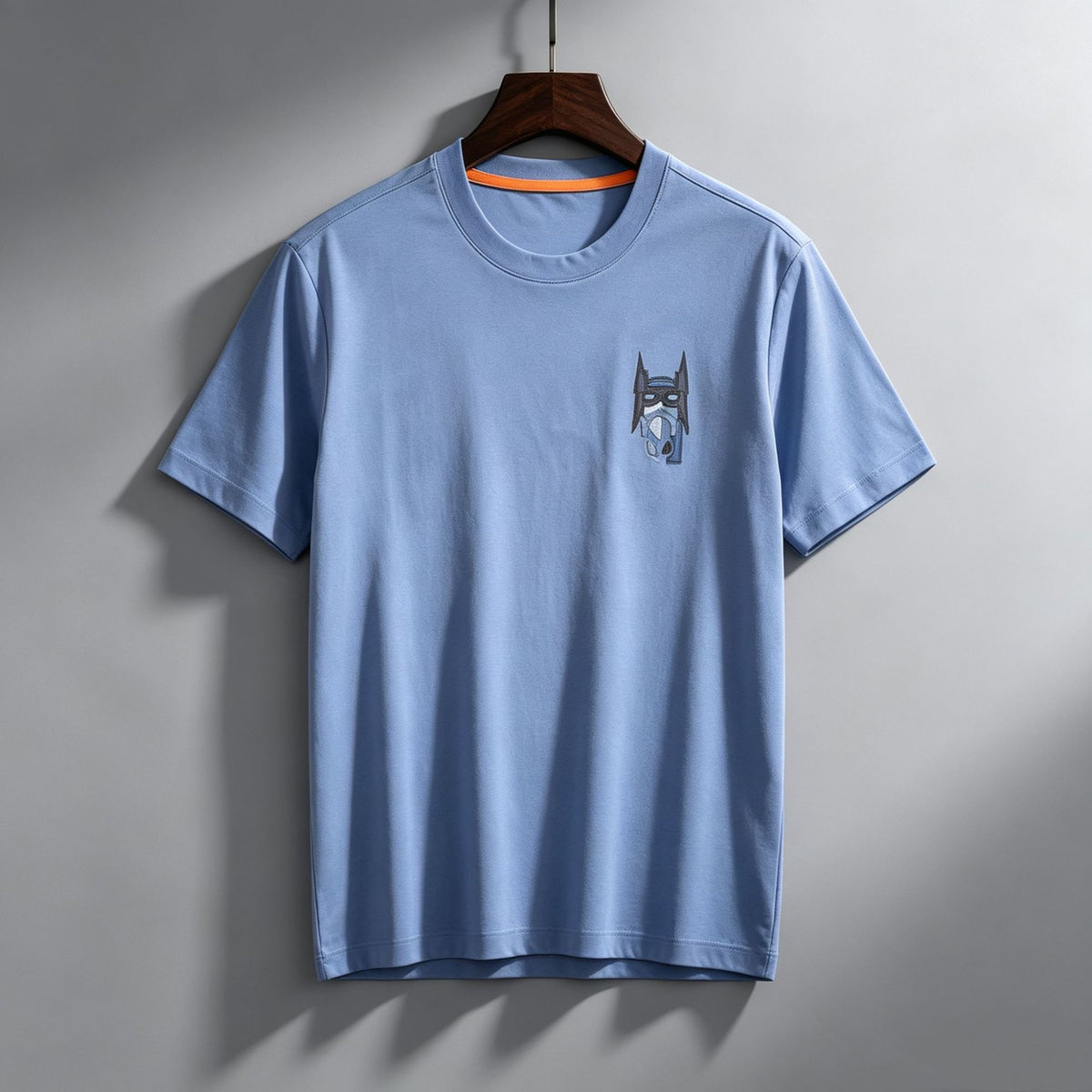Camiseta H | Bordado Y Cuello Redondo