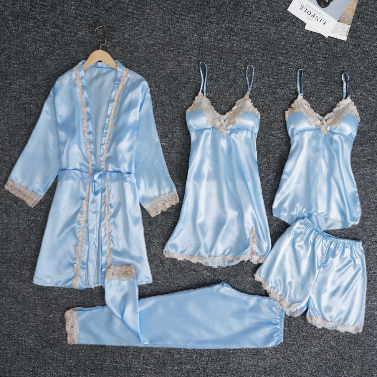 Nuevos pijamas transfronterizos para el comercio exterior con protectores en el pecho, camisetas de seda sexys, conjunto dorado de cinco piezas florales y ropa cómoda fina