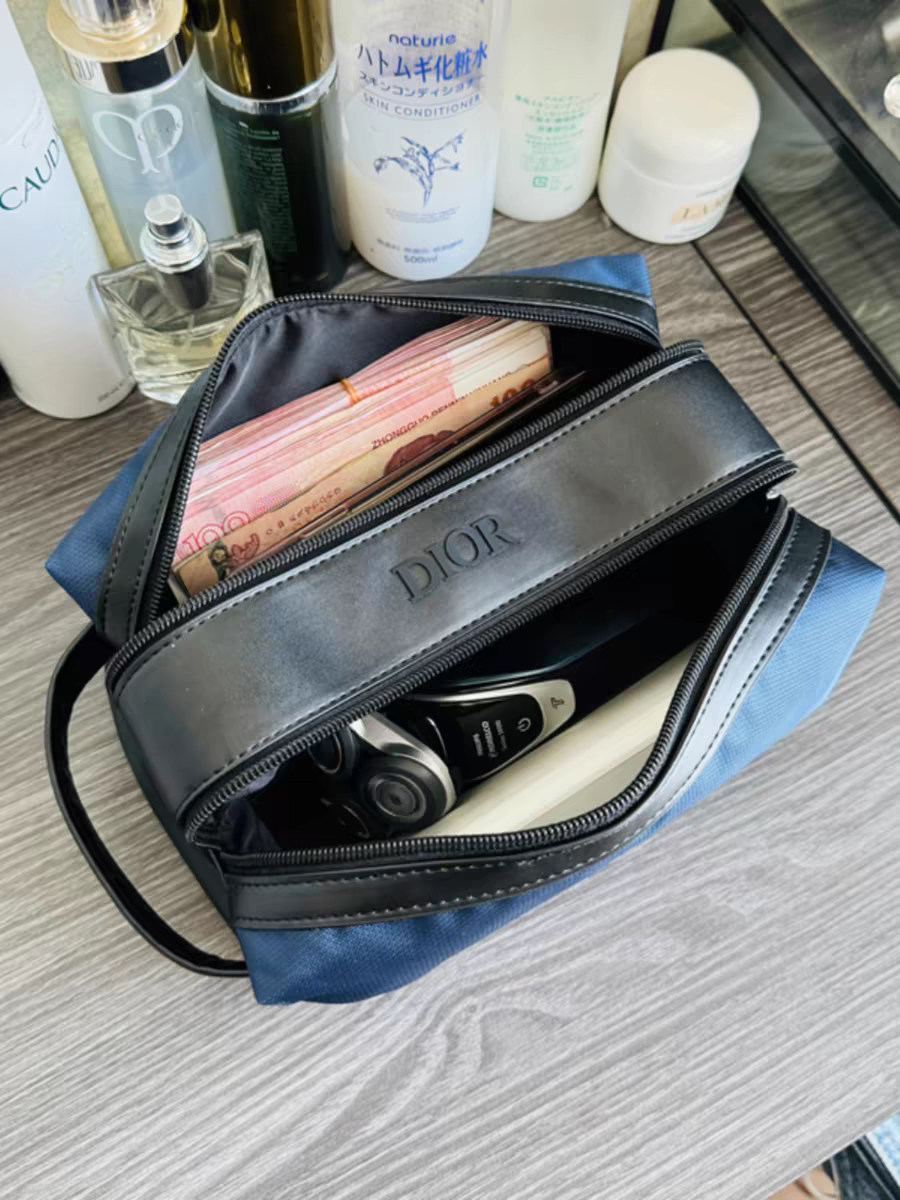 Bolsa de cosméticos Dojia PU al por mayor, bolsa portátil de artículos de aseo de gran capacidad, bolsa de sobremesa para cosméticos, sub-almacenaje