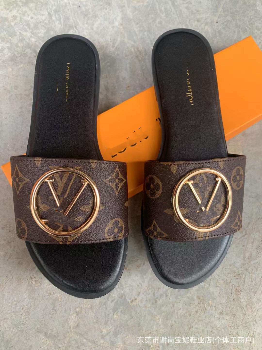 Sandalias nuevas de herraje de la familia V, zapatillas de moda afroeuropeas y americanas de verano para ropa exterior femenina