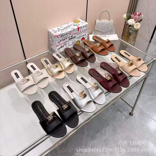 2026 Zapatillas planas de cuero para interiores y exteriores, Vietnam, Dubái, Nigeria, Envío de Cantón, Alta calidad uno a uno