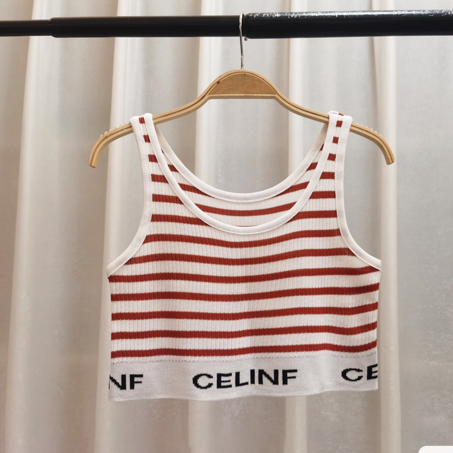 Verano, puro y atractivo, ropa exterior de rayas jacquard con un chaleco camisola de punto de color contrastante