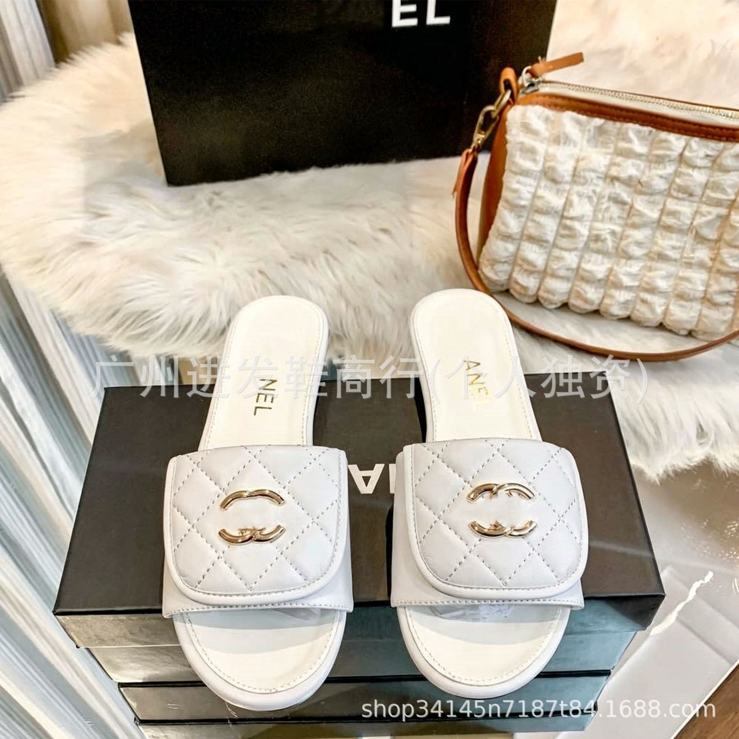 En stock, 26 nuevas zapatillas planas de Chanel estilo Chanel con botones de metal a cuadros y diamantes para mujer, sandalias casuales de verano de una sola línea