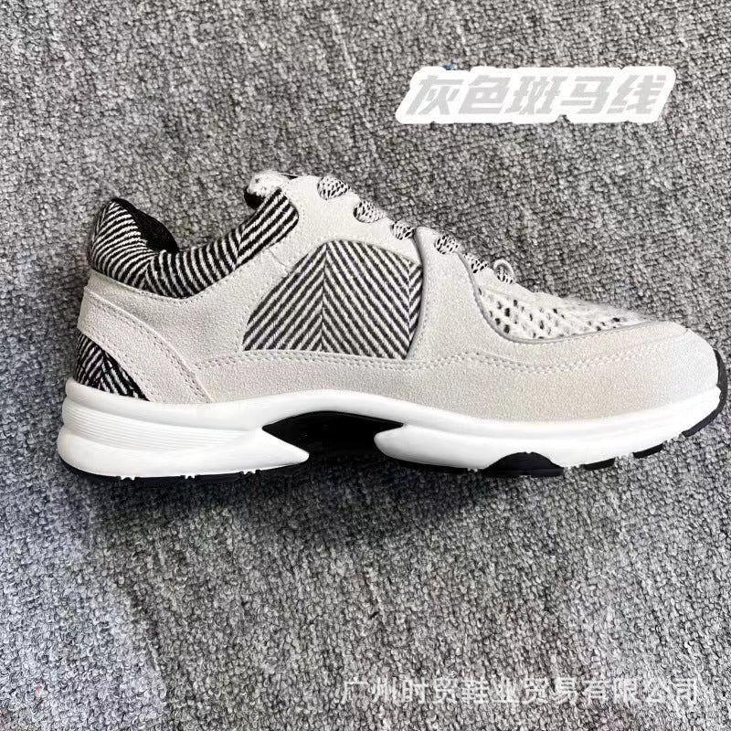 Zapatillas de suela gruesa con pequeñas fragancias, zapatillas de papá, zapatillas casuales de cuero suave para mujer, zapatillas de correr nuevas para mujer 2023