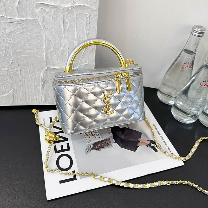 Bolso de mujer de mujer con letras de charol y perlas, caja de un solo hombro bordada con diamantes, bolso pequeño cuadrado, bolso de maquillaje con cadena cruzada